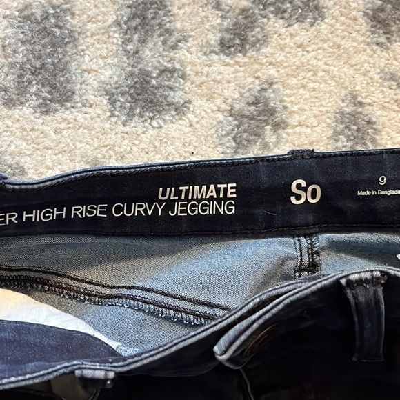 SO Ultimate Super Highrise Curvy Darkwash Jegging size 9 - Picture 3 of 6